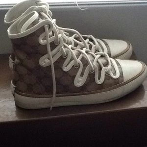 Gucci authentic  high top logo sneakers